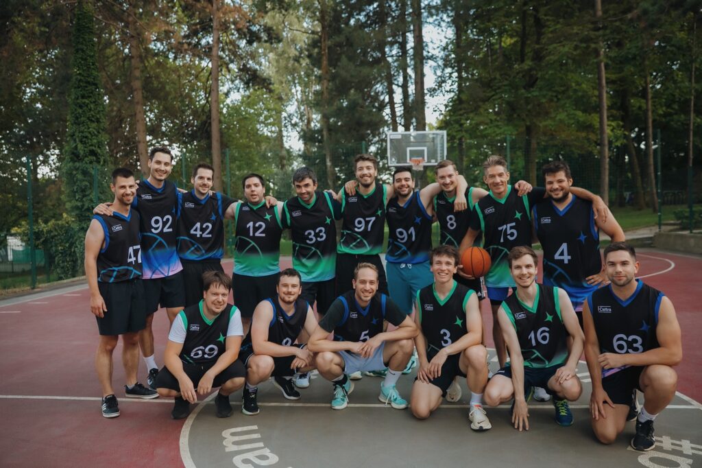 Group photo from Celtra Basketball play